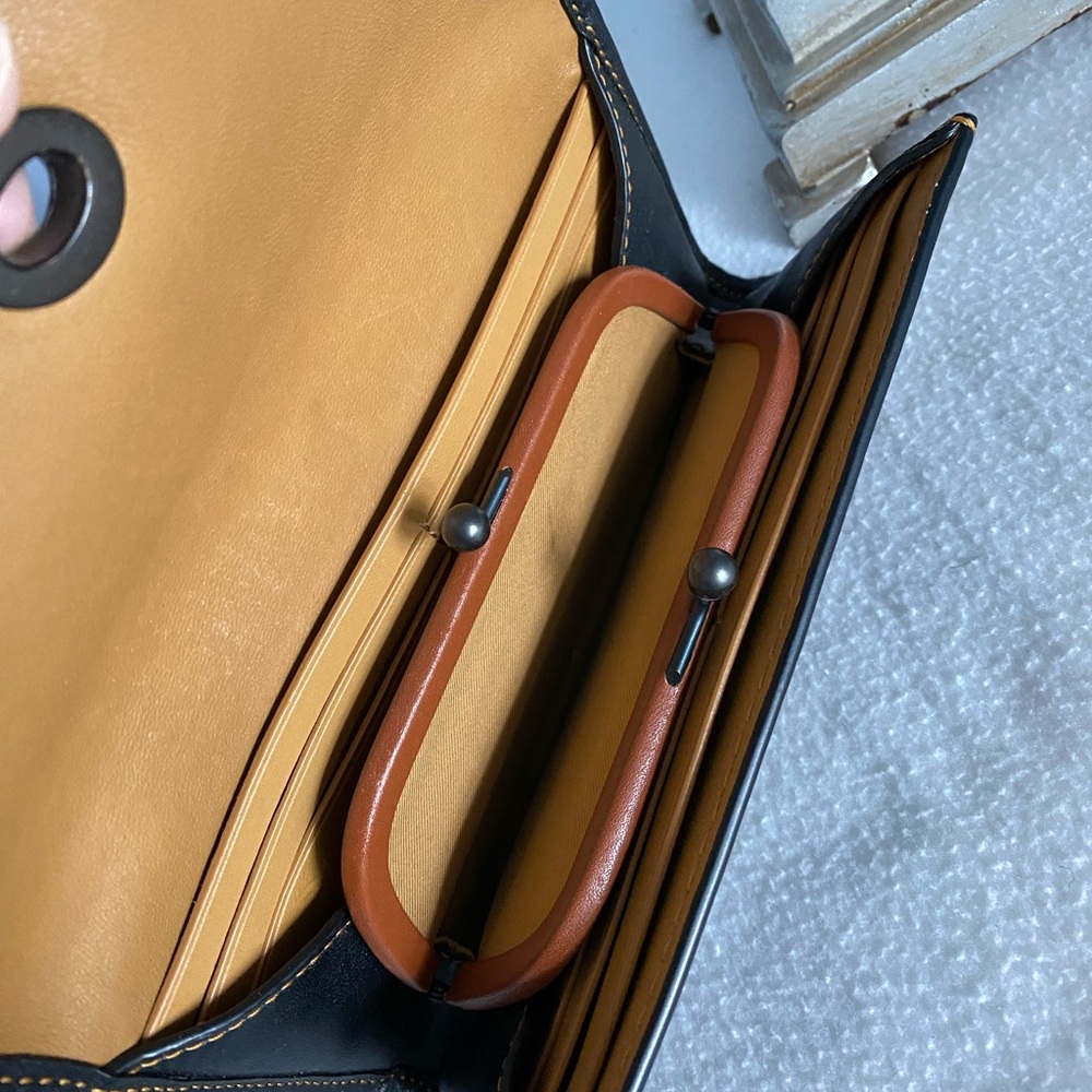 Coach 1941 Saddle Bag with contrasting stitching & matching 1941 Turnlock Wallet - Picture 12 of 16